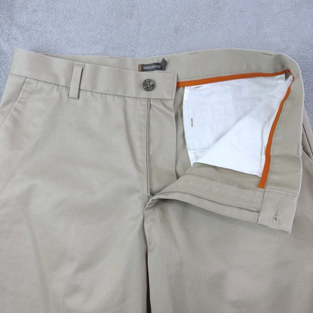 Dockers 32x34 Khaki Pants D2 Straight Fit Flat Front Chino Business Casual Work